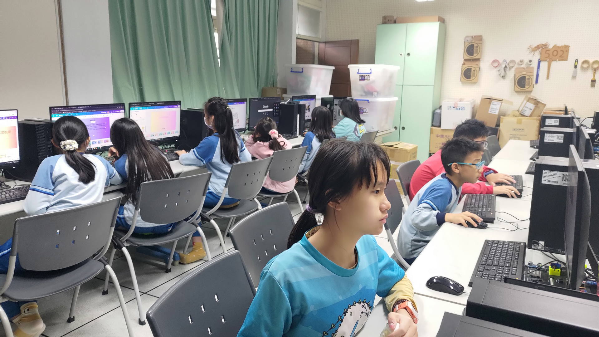 The students used their lunch break to complete the project together.