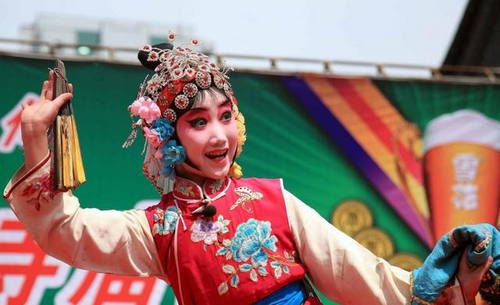Mouth: When actors perform on stage, they must not only sing beautifully but also
speak clearly.