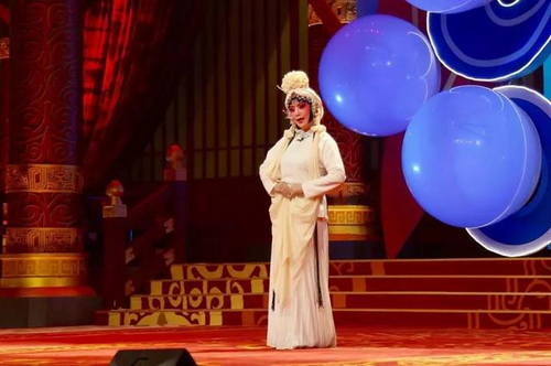 Speaking: The tone between reading and singing is the most effective way to express
the inner thoughts of characters in opera.