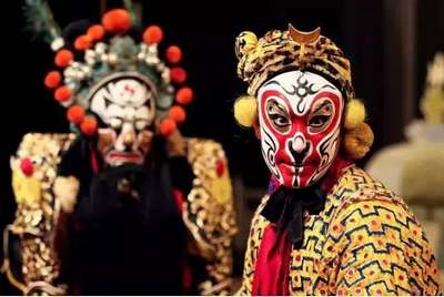 golden and silver facial makeup:&nbsp;The image of Sun Wu-Kong in opera.